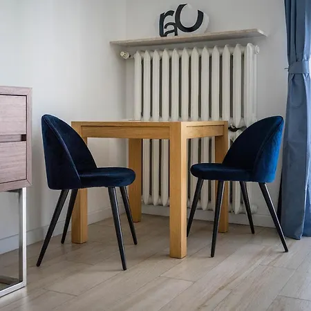 Wiktorska Blue By Bookinghost * Varsóvia