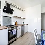 Apartamento Wiktorska Blue By Bookinghost *